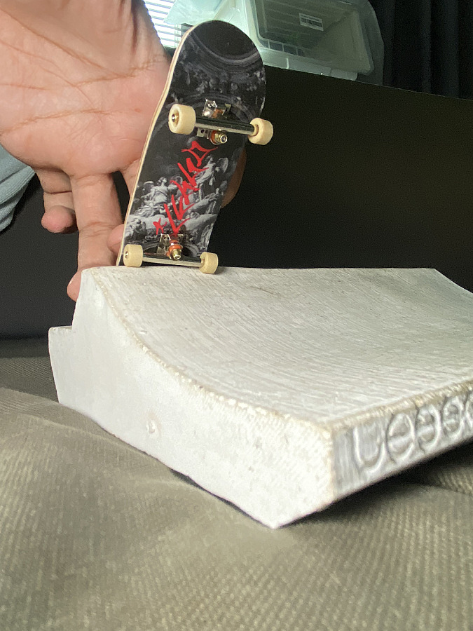 Leggo fingerboard